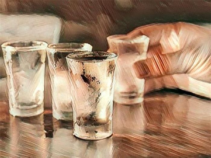Rượu: Thường xuyên lau tay bằng giấy có chứa cồn có thể giúp thu hẹp các lỗ chân lông và giúp việc kiểm soát mồ hôi dễ dàng hơn.