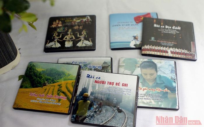 Một số đĩa CD giới thiệu các ca khúc của nhạc sĩ Nguyễn Lân Cường.