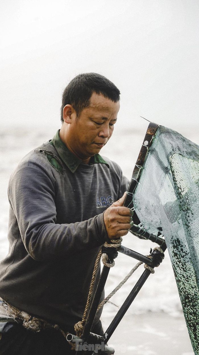 Tuy vất vả là thế nhưng 40 năm nay ông Tuy chưa bỏ một ngày nào chỉ trừ khi ốm đau.