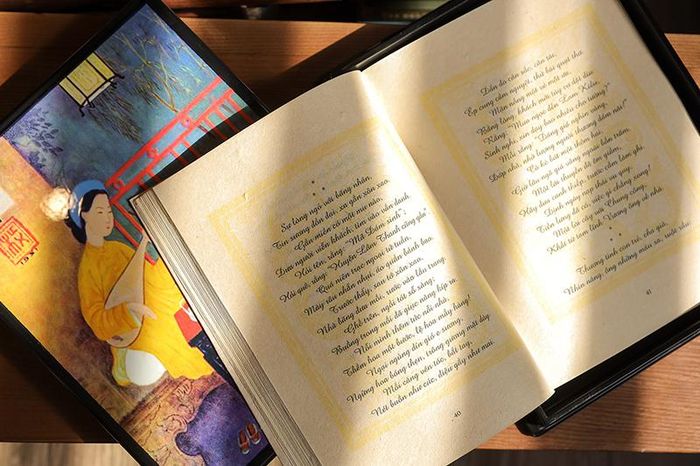 Bộ "Kim Vân Kiều" được MaiHa Books in giới hạn 100 bản trên giấy dó, hộp sơn mài tinh xảo