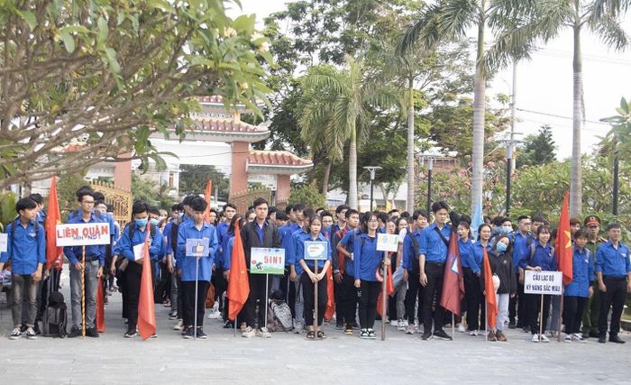 Tháng Tư với hành trình về nguồn - Ảnh: Khải Hoàn 