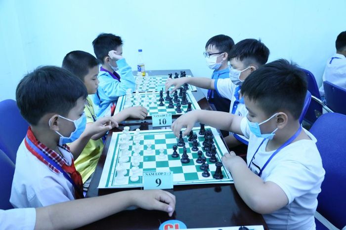 Các vận động viên tham gia Giải Vô địch trẻ, học sinh môn Cờ vua TP. Cần Thơ.