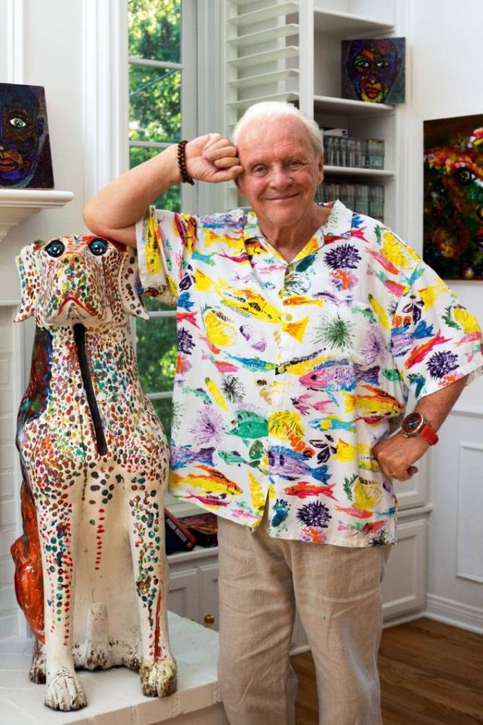 Anthony Hopkins trong xưởng vẽ Tara Arroyave của mình tại nhà riêng ở Malibu