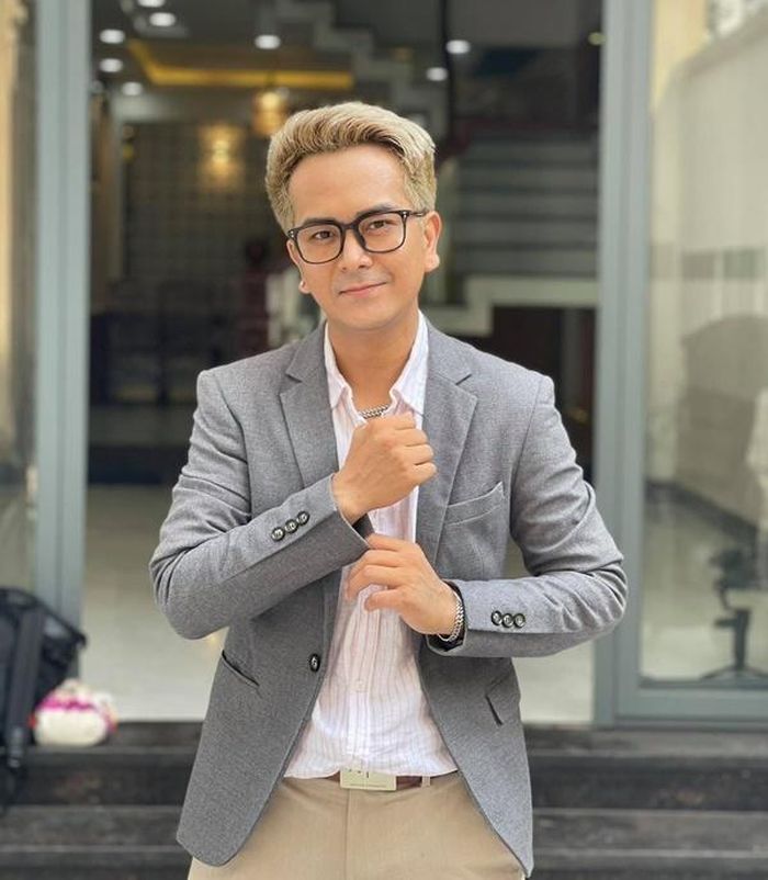 Sau những khó khăn, chật vật, nam diễn viên còn lại rất ít bạn bè.