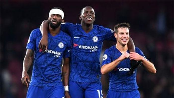 Hàng thủ Chelsea đang thi đấu chắc chắn.