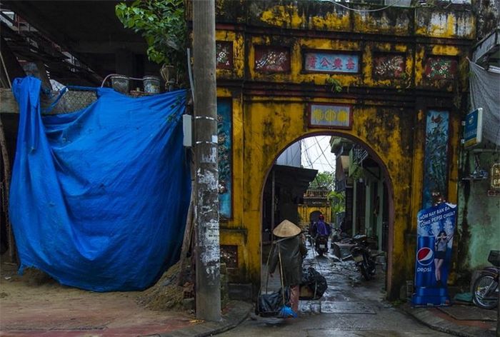 Những phủ ngày xưa bây giờ thành những con ngõ nhỏ, nét hoàng kim của 1 thời xa xưa vẫn phảng phất đâu đó trong những con ngõ nhỏ của Huế.