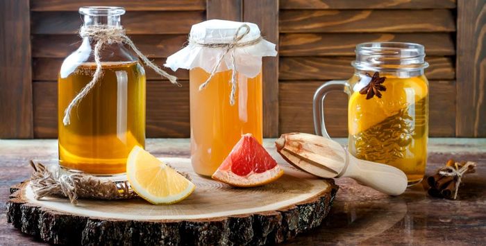 Kombucha chứa nhiều vitamin có lợi cho làn da. Ảnh: Wise Living Magazine.