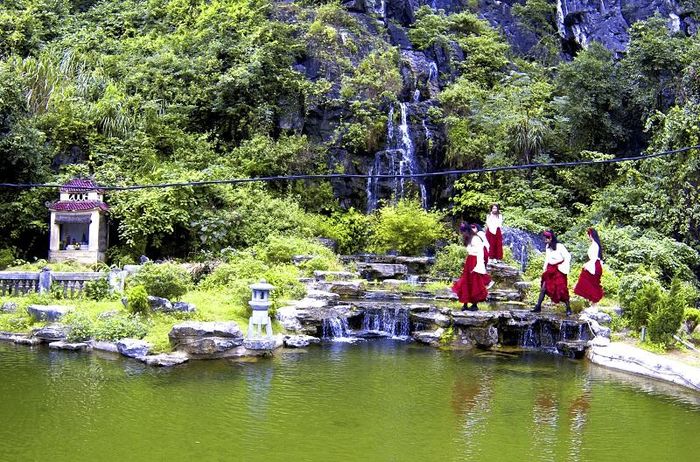 Nơi đây là điểm đến được yêu thích đối với du khách trong nước cũng như khách nước ngoài khi đến với vùng đất cố đô Ninh Bình.