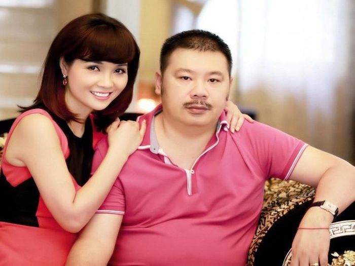 Khi trở thành sinh viên năm thứ hai đại học, Mai Thu Huyền nhận lời yêu ông xã vì cảm động trước tình cảm chân thành anh dành cho cô. Ông xã của Mai Thu Huyền cũng chính là tình đầu của nữ diễn viên. Ảnh: Thế giới văn hóa