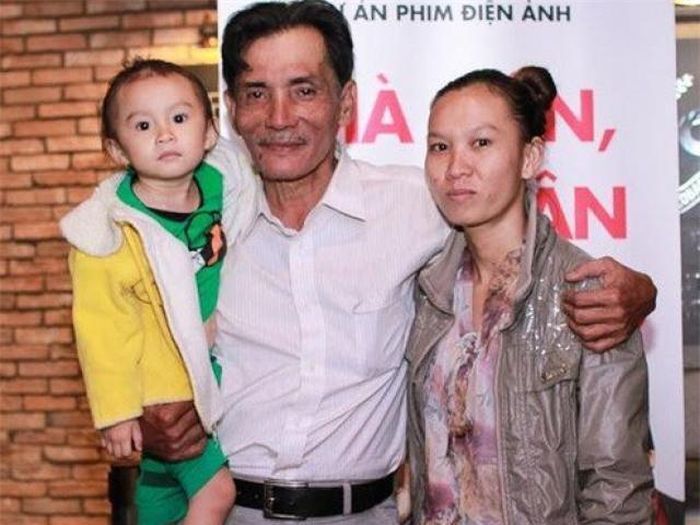 Gia đình của nghệ sĩ Thương Tín. 