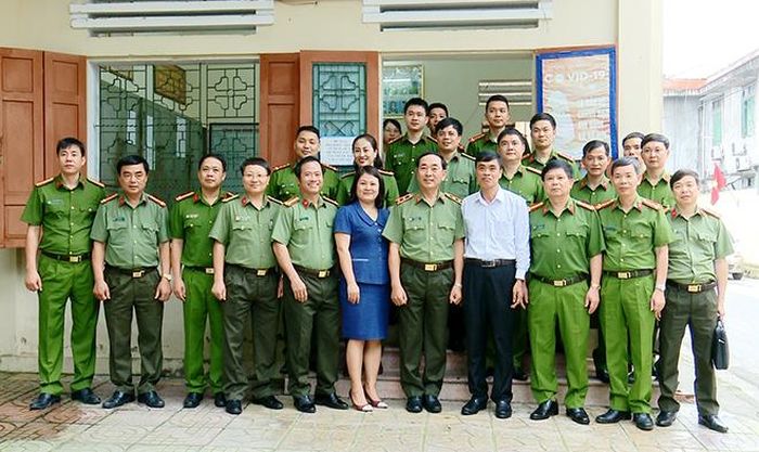 Thứ trưởng Trần Quốc Tỏ và các đại biểu tại buổi làm việc.
