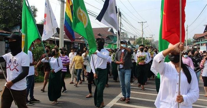 Biểu tình tiếp diễn nhiều ngày liên tiếp ở Myanmar từ sau đảo chính 1/2. (Ảnh: Yahoo)