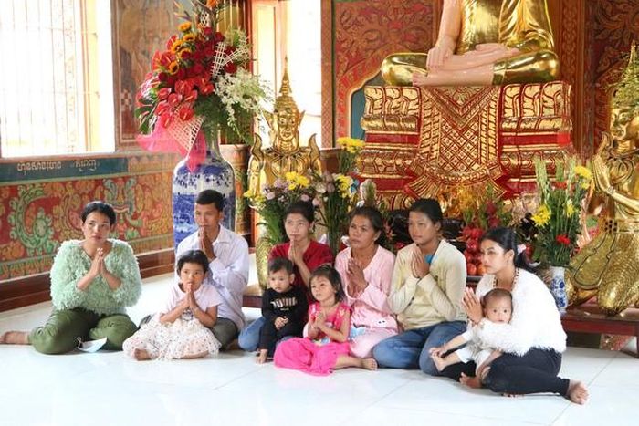 Gia đình chụp ảnh kỷ niệm nhân dịp năm mới.
