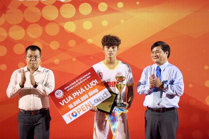 Vua phá lưới Nguyễn Quốc Việt liên tục 2 giải U17 QG 2020 và U19 QG 2021. Ảnh: Anh Đồng