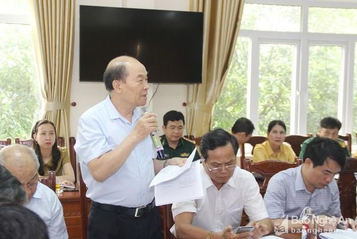 Ông Trần Xuân Bí - Chủ tịch Hội Khuyến học tỉnh tham gia ý kiến tại hội nghị. Ảnh: Mai Hoa