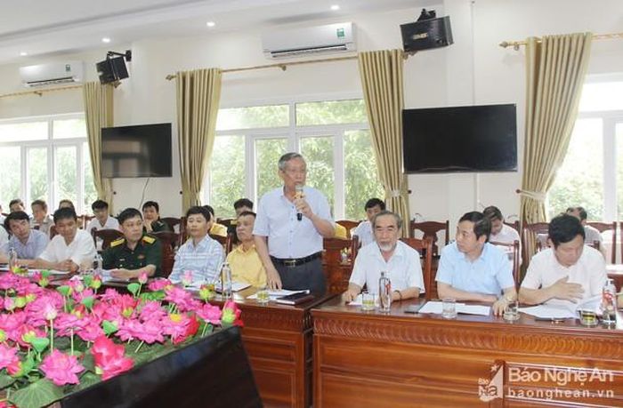 Ông Trần Văn Tuấn - Chủ tịch Hội Truyền thống Trường Sơn đường Hồ Chí Minh tỉnh Nghệ An tham gia ý kiến. Ảnh: Mai Hoa