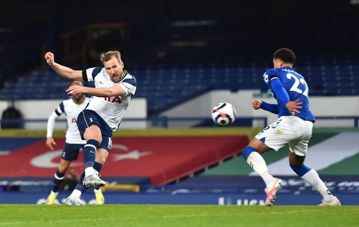 Tiền đạo người Anh thi đấu đầy nỗ lực ở hiệp hai và một lần nữa đưa Tottenham vươn lên dẫn trước. Lần này, anh tiếp tục tận dụng sai lầm của cặp trung vệ Micheal Keane và Ben Godfrey phía Everton để ghi bàn. 