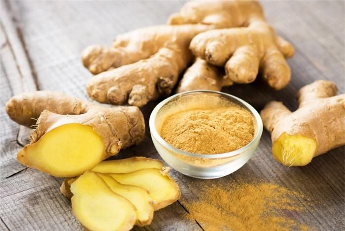 Người đau dạ dày, đại tràng: Thành phần của gừng bao gồm các chất chủ yếu hoạt động trên niêm mạch dạ dày, ruột và đại tràng vì thế có thể gây kích thích niêm mạc dạ dày, nếu dạ dày yếu có thể bào mòn và gây ra những vết loét.