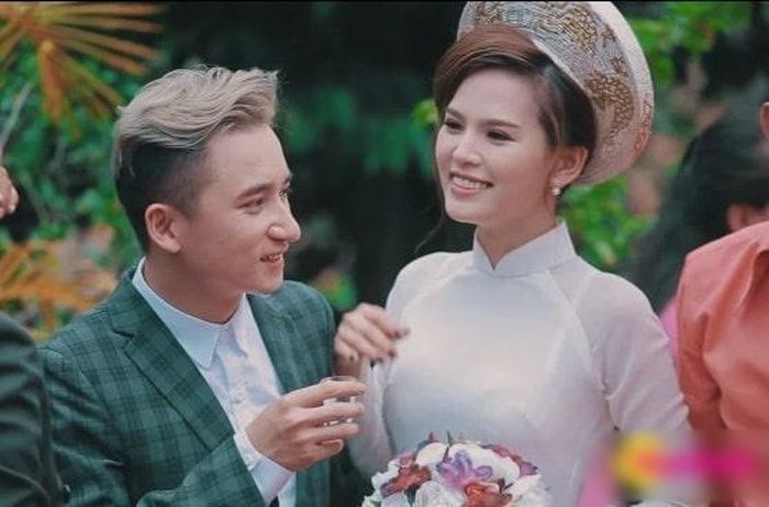 Cũng trong năm 2015, Phan Mạnh Quỳnh còn tham gia video nhạc chế từ ca khúc Vợ người ta của nhóm hài Ghiền mì gõ. Giai đoạn này, anh để tóc undercut và nhuộm vàng thời thượng.