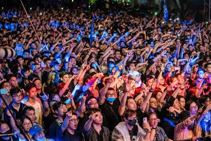 Những tình yêu dành cho nhạc rock và Bức Tường 