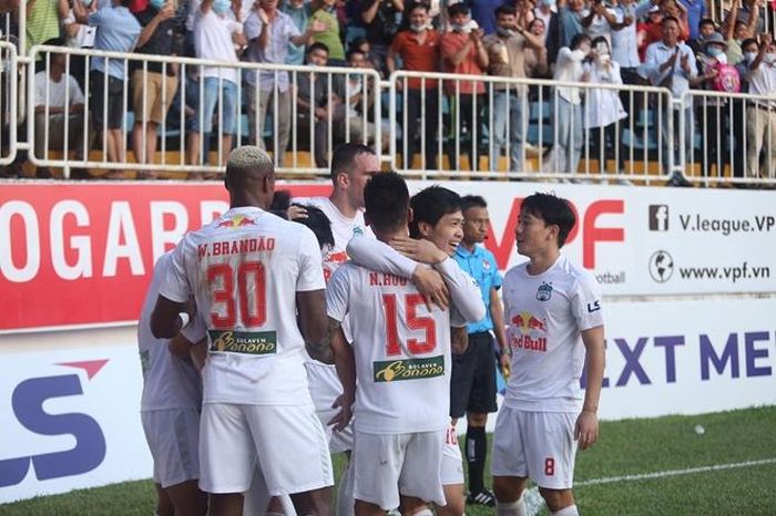 HAGL có chiến thắng đầu tiên trước Hà Nội FC kể từ năm 2017. Quan trọng hơn 3 điểm này giúp đội bóng phố núi củng cố ngôi đầu bảng trước sự bám đuổi quyết liệt của Viettel.