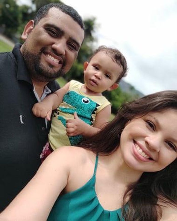 Michel Castro, vợ Juliana và cậu con trai một tuổi Arthur. Ảnh: Michel Castro.