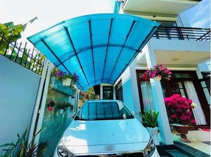 Tuy nhiên, ngay sau đó Mạc Văn Khoa cho biết đó là căn biệt thự thuê cho vợ con ở, chứ không phải mua.