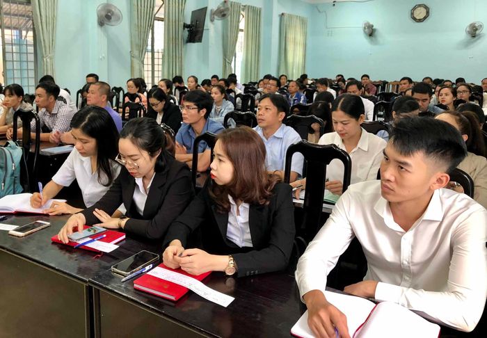 Quần chúng ưu tú của các tổ chức cơ sở Đảng tham gia lớp bồi dưỡng lý luận chính trị. Ảnh: Lê Nam