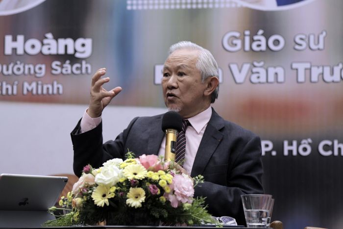 GS Phan Văn Trường tại chương trình. Ảnh: Minh Thừa.