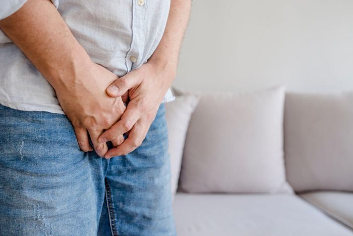  Người bệnh xuất tinh sớm có thể kết hợp dùng thuốc với một số cách điều trị khác như thay đổi nhận thức, giáo dục. Ảnh: MHU. 