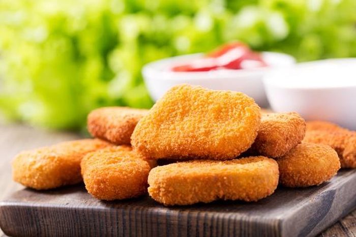 Thưởng thức gà nugget chiên giòn đậm đà, hấp dẫn (Ảnh minh họa)