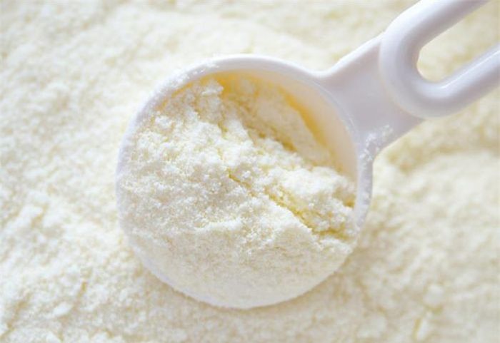 Nhiều bà mẹ vì muốn giữ sắc dáng, nên quyết định cho uống sữa ngoài, sữa ngoại thay sữa mẹ. Điều này hoàn toàn không tốt cho sức khỏe của trẻ nhỏ.