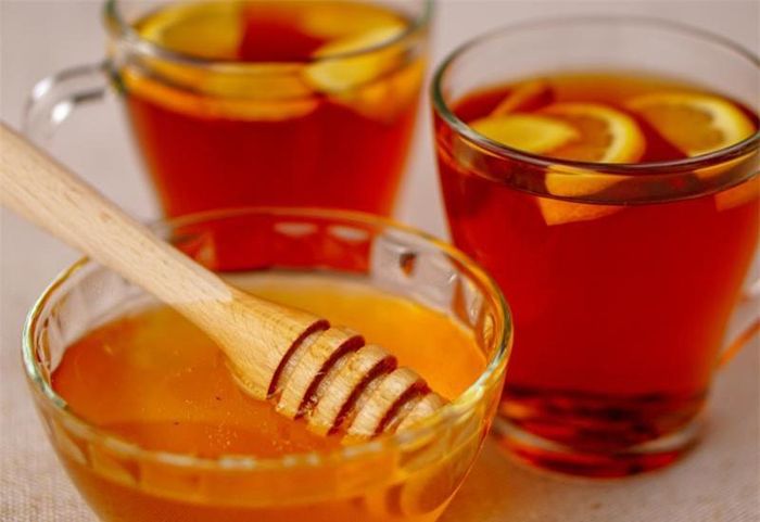 Tuy nhiên, trẻ dưới 1 tuổi được cảnh báo là đối tượng nhạy cảm với độc tố của mật ong.