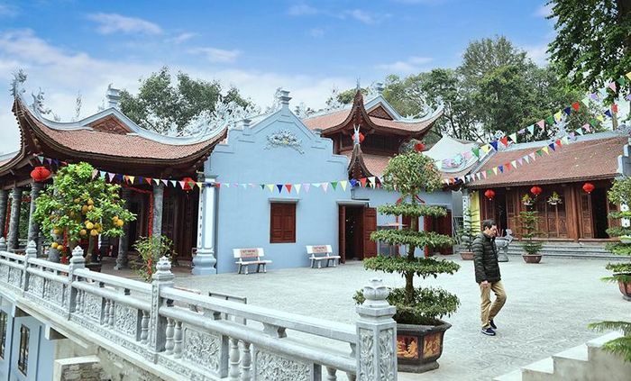 Tuyên Quang có đền Thượng, xã Tràng Đà thờ Ngọc Lân công chúa con Vua Hùng. Đền mới được trùng tu, tôn tạo, trở thành địa điểm hấp dẫn du khách.
