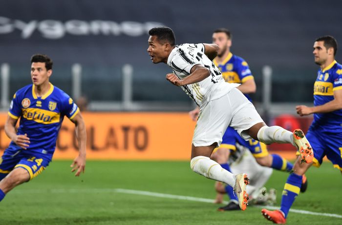 Khi hiệp 2 mới bắt đầu được 2 phút, Alex Sandro tiếp tục mang niềm vui cho CĐV Juve. Anh có mặt đúng lúc để đánh đầu nối tung lưới đội khách sau đường kiến tạo của Juan Cuadrado. Trước khi lập cú đúp vào lưới Parma, hậu vệ số 12 chỉ ghi vỏn vẹn 1 bàn trong 69 trận gần nhất tại Serie A.