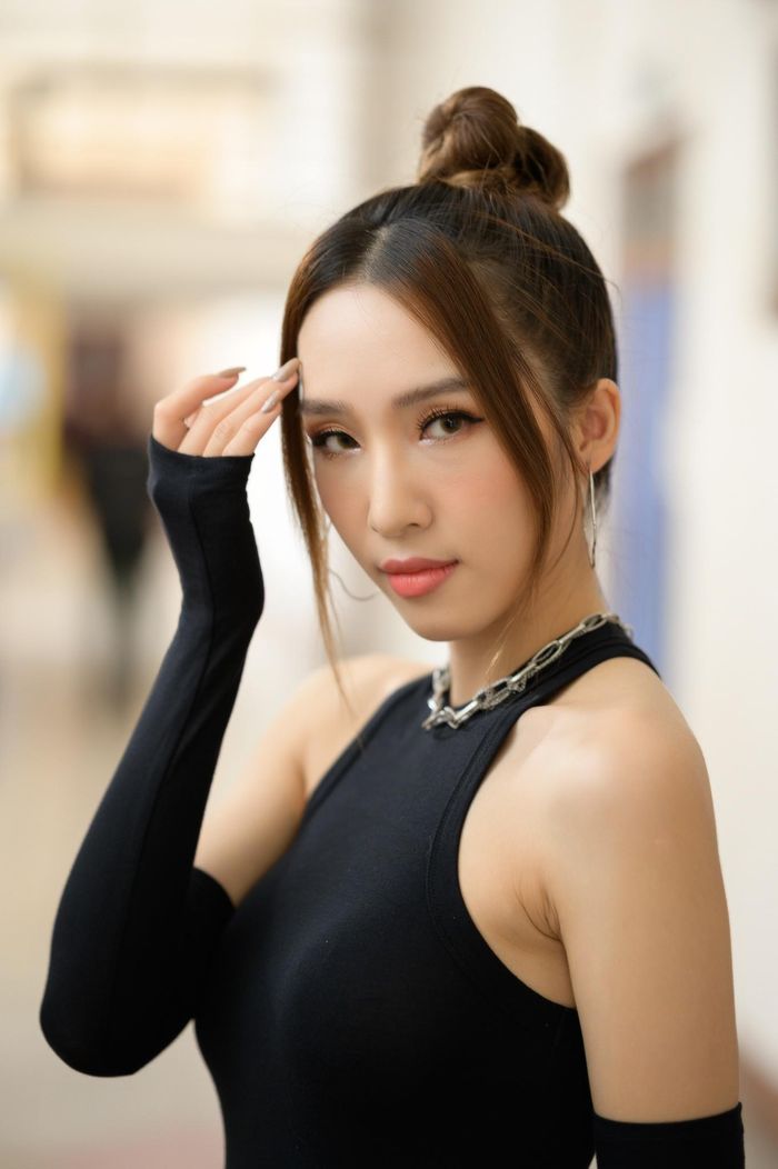  Giọng ca Mượn rượu tỏ tình khẳng định cô không còn là hot girl đi hát như nhiều người mặc định. Ảnh: Bá Ngọc. 