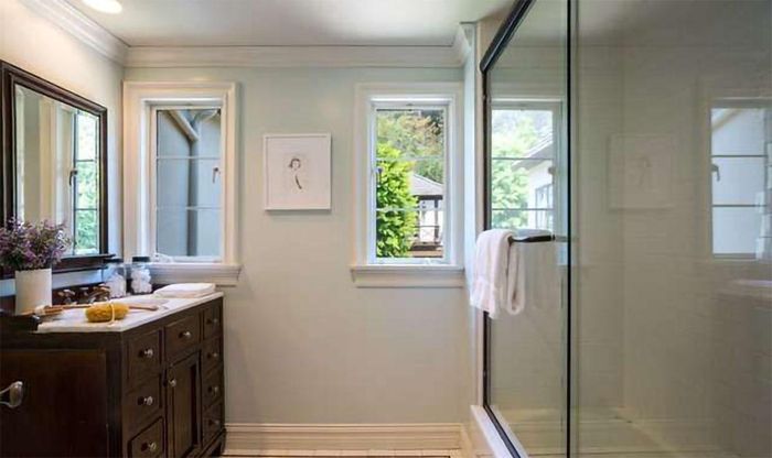 Phòng tắm chính rộng rãi, được trang bị với những tiện nghi hiện đại, cao cấp.