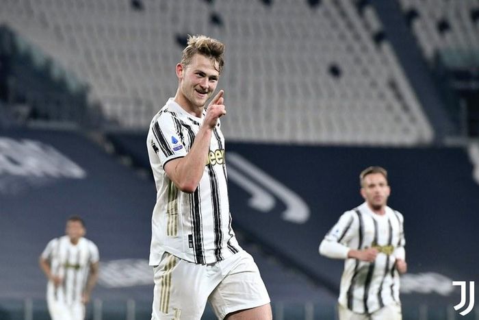 De Ligt ăn mừng bàn thắng ấn định chiến thắng 3-1 cho "Lão bà"