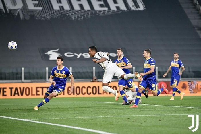 Alex Sandro có trận đấu chói sáng 
