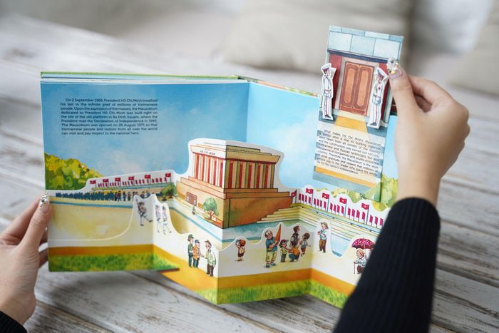 Cuốn sách kết hợp các kỹ thuật cắt, dán, gấp giấy để tạo nên kết cấu 3 chiều