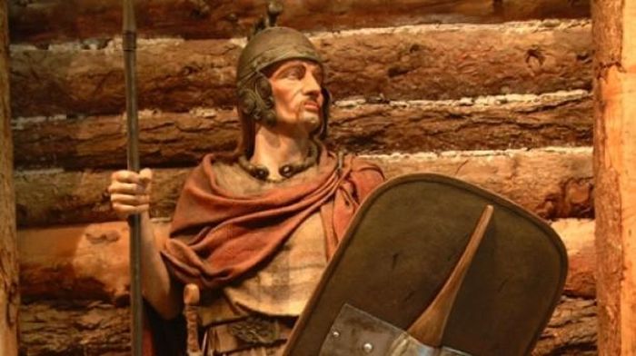Các chuyên gia cho hay, không chỉ người dân thời Đồ sắt, một số nền văn minh như Celtic cũng có truyền thống ăn mừng chiến thắng sau mỗi trận chiến bằng cách hủy hoại vũ khí của quân địch.