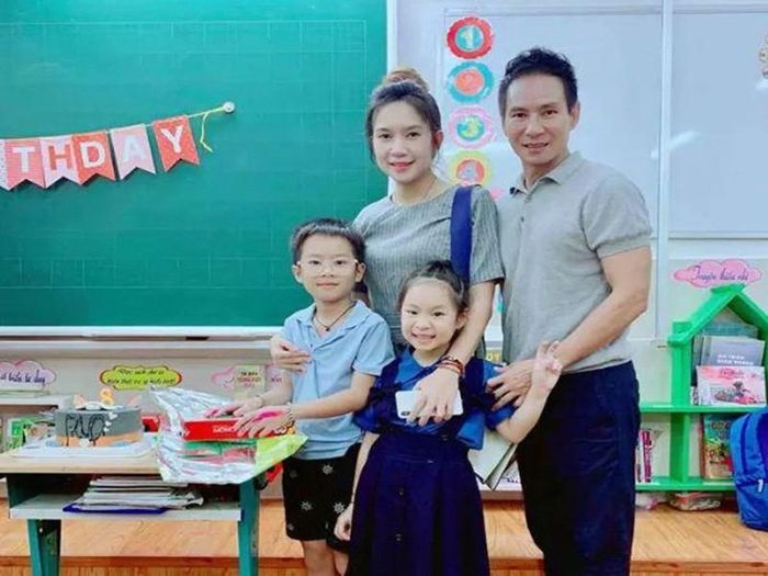 Minh Hà từng chia sẻ, vợ chồng cô cho các con học trường công lập với mức học phí chỉ 1 triệu đồng một tháng.