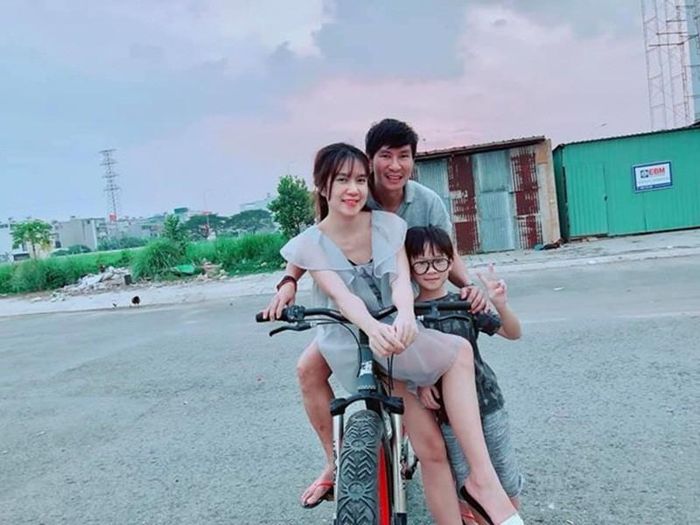 Vợ con của Lý Hải cũng sống giản dị.