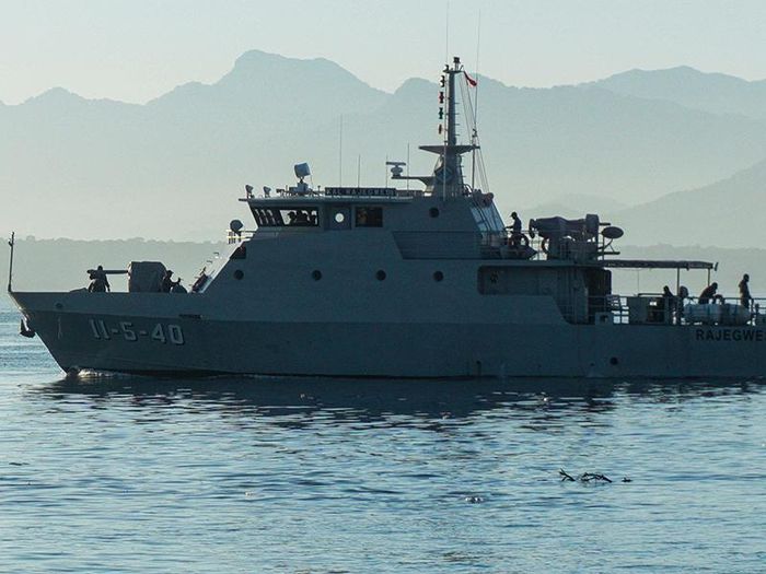 Tàu của hải quân Indonesia tham gia tìm kiếm tàu ngầm KRI Nanggala-402 bị mất tích, tại cảng Tanjung Wangi ở Banyuwangi, Đông Java, Indonesia, ngày 24/4/2021. Ảnh: THX/TTXVN