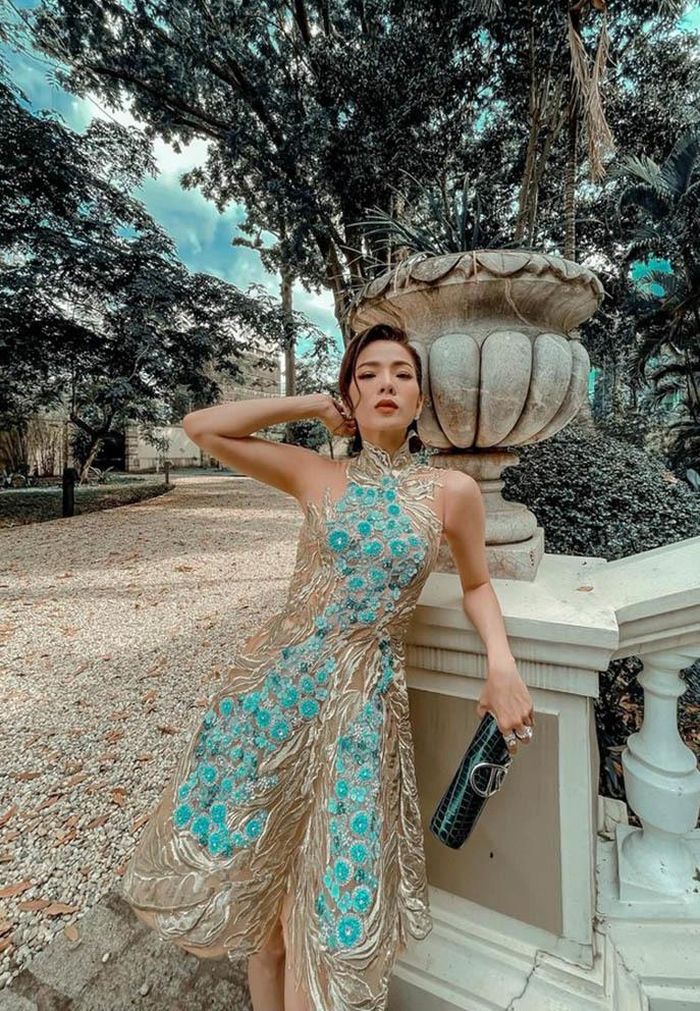 Lệ Quyên tranh thủ ghi lại vài kiểu ảnh khi tham gia một show thời trang gần đây. 