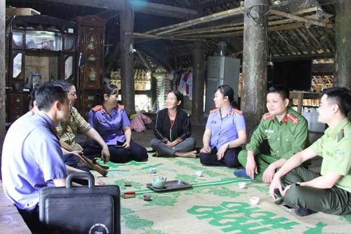  Dân vận. Ảnh Trần Thị Huyền Trang.