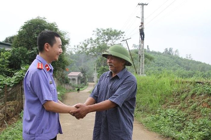  Về với Nhân dân. Ảnh Vũ Đình Long