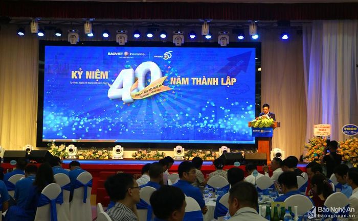 Ông Phan Bá Trung - Giám đốc Công ty Bảo Việt Nghệ An phát biểu chào mừng sự kiện và gửi lời cám ơn đối với đại biểu và tri ân đến khách hàng. Ảnh: Nguyễn Hải