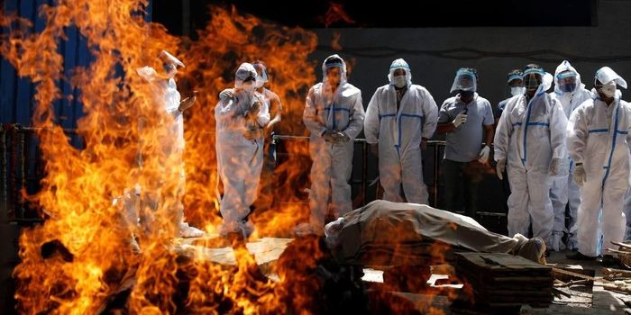 Tang lễ một người mắc dịch Covid-19. (Nguồn: Reuters)