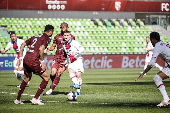 Dù PSG để Metz gỡ hòa 1-1 ở đầu hiệp hai